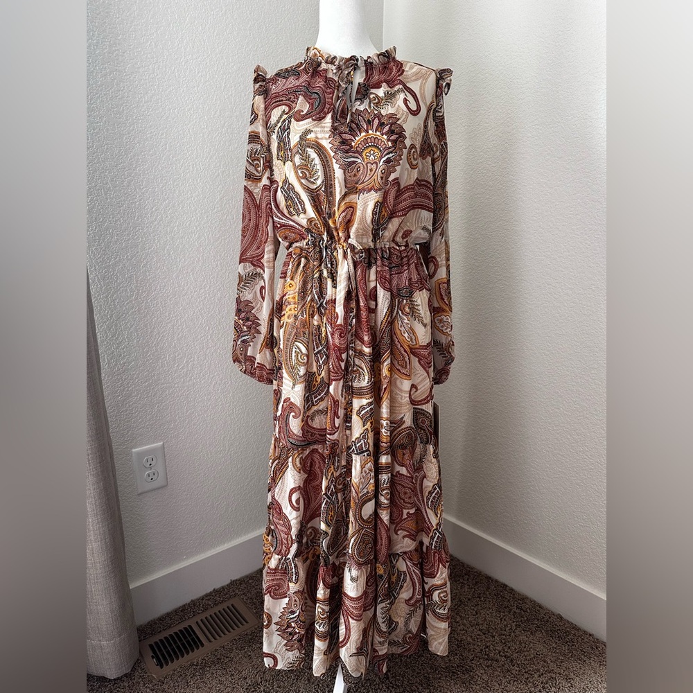 Julia Jordan Tan & Cream Paisley Long Sleeve Maxi Dress